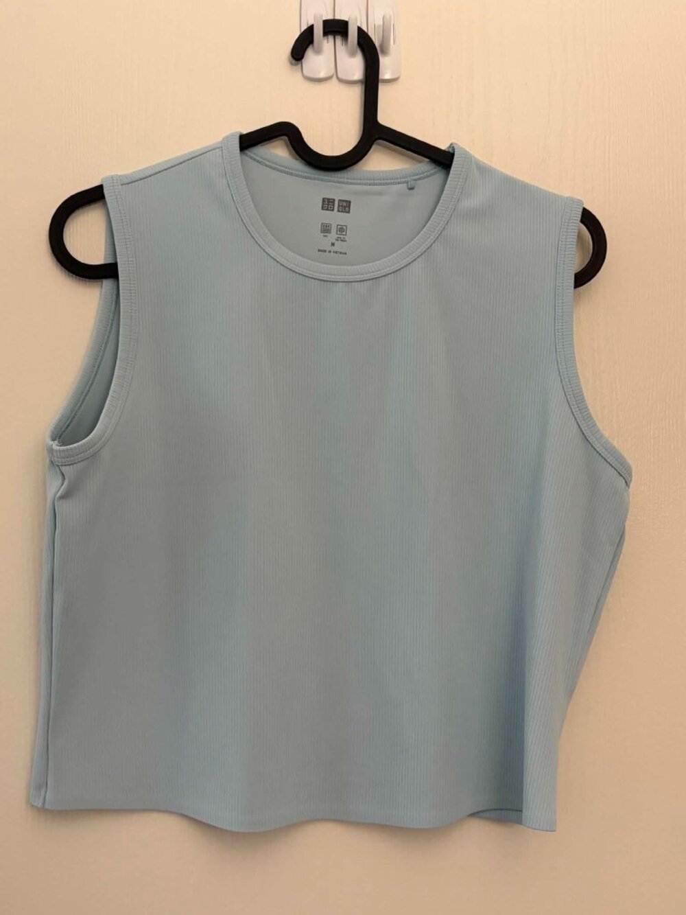 Uniqlo AIRism Light Blue Cropped Tank Top size M NWOT